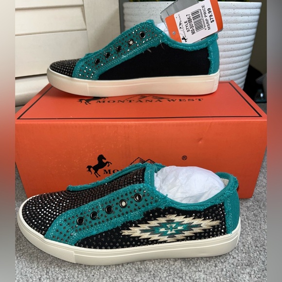Montana West Shoes - NEW Montana West Women’s Embroidered Aztec Bling Shoes 7